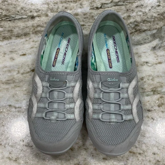 Skechers Women's Light Gray Slip-On Sneakers size 7.5 - Picture 1 of 3